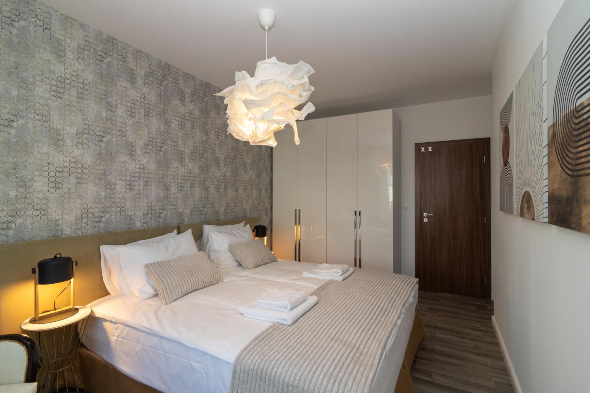 Apartament Contemporary Charm In Old *