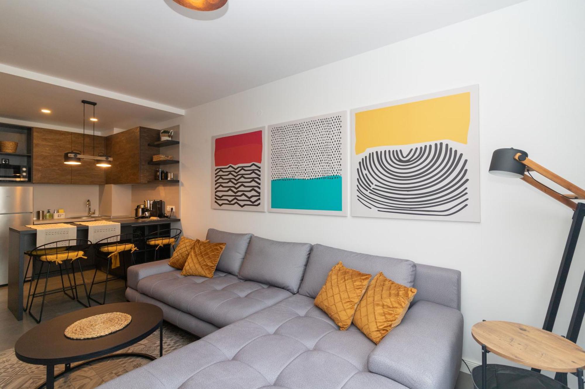 Apartament Contemporary Charm In Old