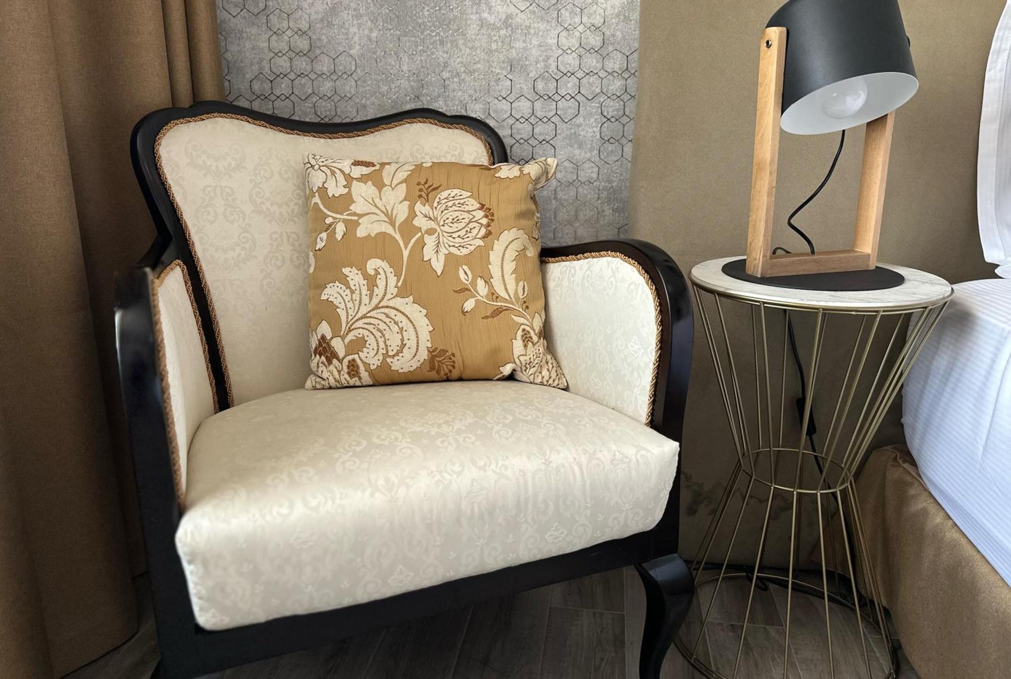Apartamento Contemporary Charm In Old